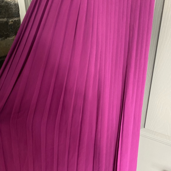 Soieblu Pleated Maxi Dress - Picture 9 of 9